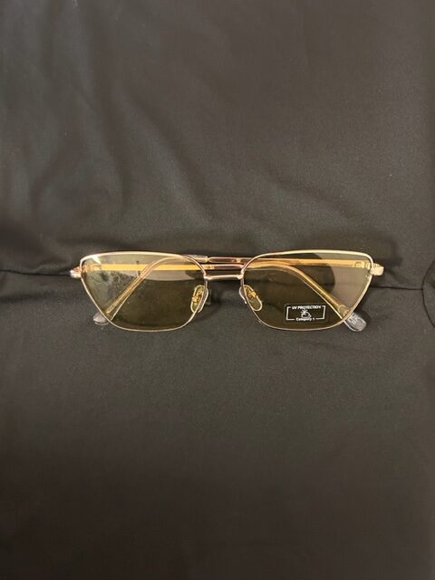 Gold frame tinted shades – Rype Curves